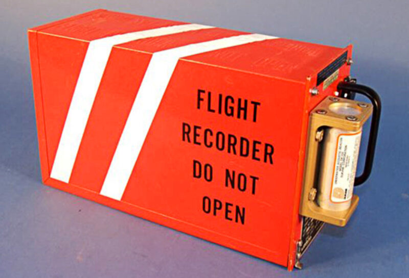 ¿Cómo funciona la caja negra del avión?