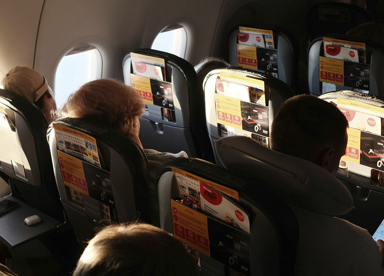 Cuando pagas más por un asiento con ventana… y la ventana no existe