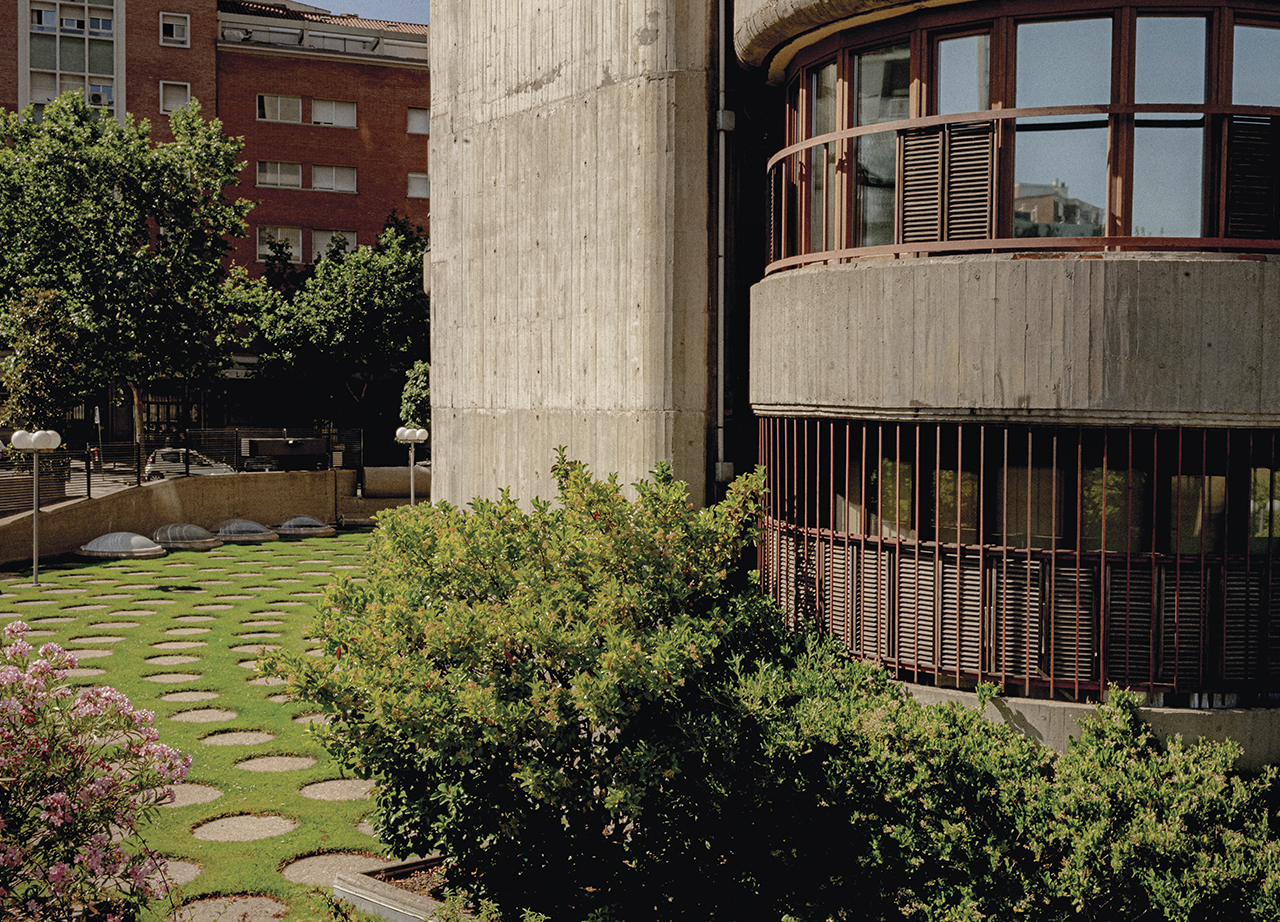 Jardines del edificio Torres Blancas.