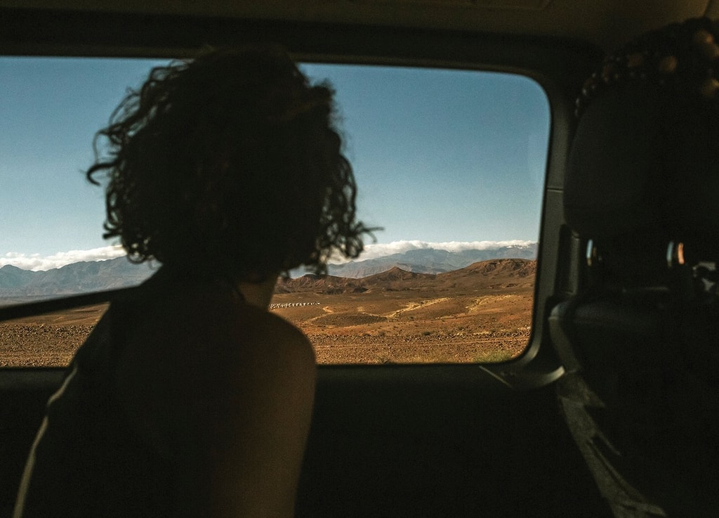 La cordillera del Atlas, una cadena montañosa que forma parte de un sistema que se extiende por el noroeste de África, desde Túnez y pasando por Argelia, separa el Mediterráneo y el Atlántico del desierto del Sahara.