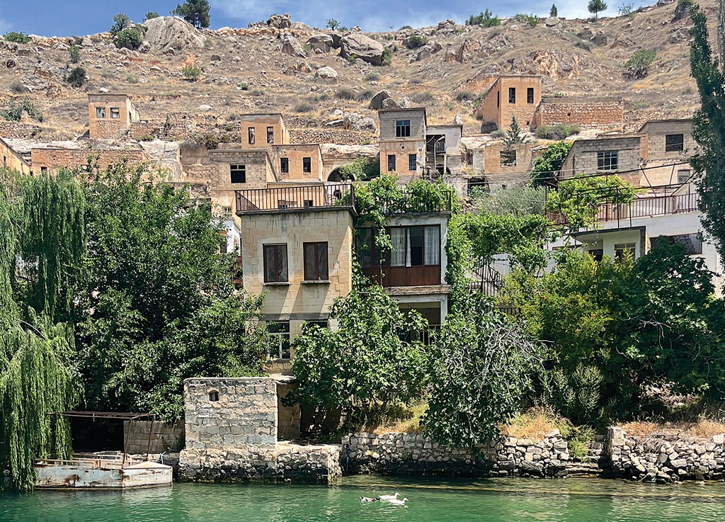 Navegando por la presa de Halfeti.