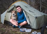 Tom Turcich y su perrita Savannah recorrieron todo el mundo a pie.