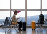 ¿Con cuánto tiempo de anticipación debo llegar al aeropuerto?