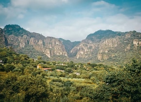 Tepoztlán: bienestar, misticismo y montañas a un paso