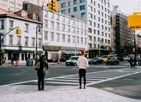 Nueva York elimina el uso obligatorio de cubrebocas en espacios abiertos