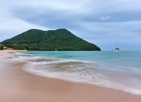 3 relojes verdes y los lugares que nos inspiran a visitar