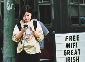 Sitios web y grupos de seguridad para mujeres que viajan solas por el mundo