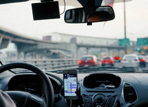 Se puede pedir taxi por aplicación en el aeropuerto, ¿sí o no?