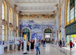 Estación de São Bento de Oporto, un espacio de azulejos pintados a mano