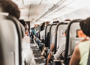 Por un costo extra, esta aerolínea te dejará viajar con un asiento libre a tu lado