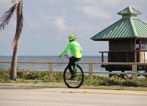 Viajes inusuales: de Tijuana a La Paz en monociclo