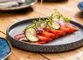 Nicos cumplió 65 años y lo celebró con un recorrido por sus sabores