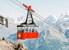 Más allá de vistas bonitas: los teleféricos y funiculares están revolucionando el transporte público