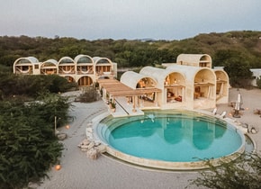 Casona Sforza en Puerto Escondido es uno de nuestros hoteles de playa favoritos en México.