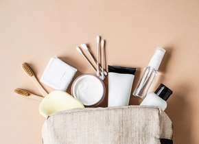 ¿Cómo empacar un neceser de viaje?