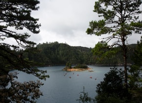 La laguna de Lacanjá, en plena selva Lacandona.