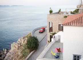 Los acantilados de la isla de Hidra, con vistas privilegiadas del mar de Mitros.