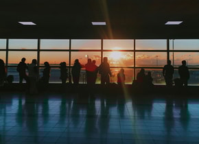 ¿Sientes que te dan más ganas de llorar en los aviones? Hay una explicación