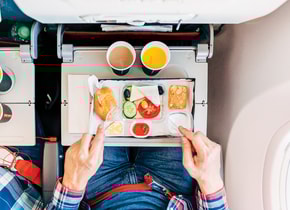 El reto de la gastronomía a bordo está en que las condiciones en el aire alteran los sentidos y los sabores.