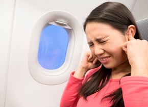 ¿Por qué duelen los oídos cuando viajas en avión?