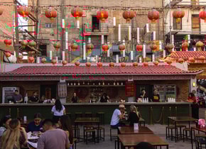 El barrio chino, o La Chinesca, se ubica al norte del centro histórico de Mexicali y desde principios del siglo XX ha sido el principal asentamiento asiático en la ciudad.