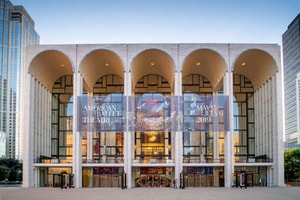 the met opera por fuera