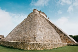 pirámide del adivino uxmal