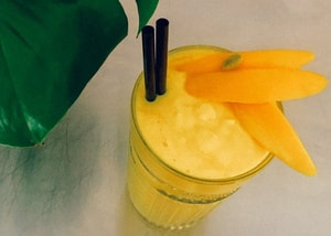 assi-de-mango--Viajar-por-el-mundo-a-través-de-sus-bebidas-refrescantes-Travesías