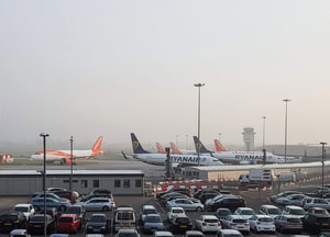 Dejar tu coche en el aeropuerto puede ser una buena opción si viajas por unos días.