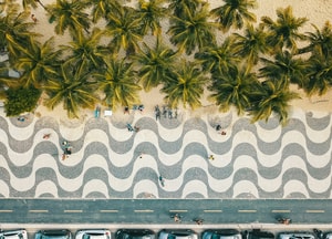 El famoso empedrado del malecón de Copacabana.