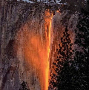 Casacada de fuego en Yosemite