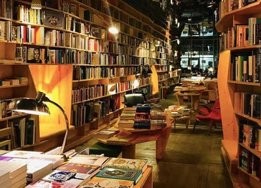 Librería que prohíbe celulares