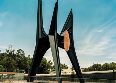 "Sol Rojo", de Alexander Calder, se ha convertido en un ícono del Estadio Azteca.