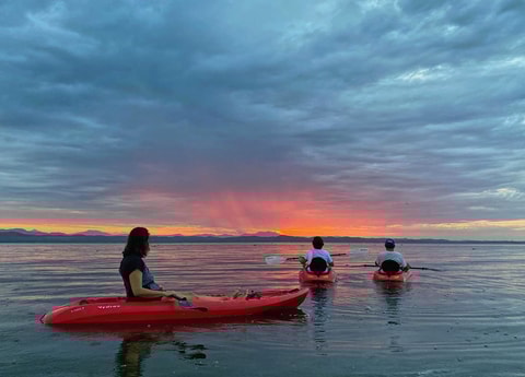 ✨ La Luna y las Pléyades: Una Cita Mágica en el Cielo Ecuatoriano. ✨ Este 4  de diciembre, antes del amanecer, sé testigo de una conjunción  espectacular. Nuestra Luna casi llena se, image size:1280x922